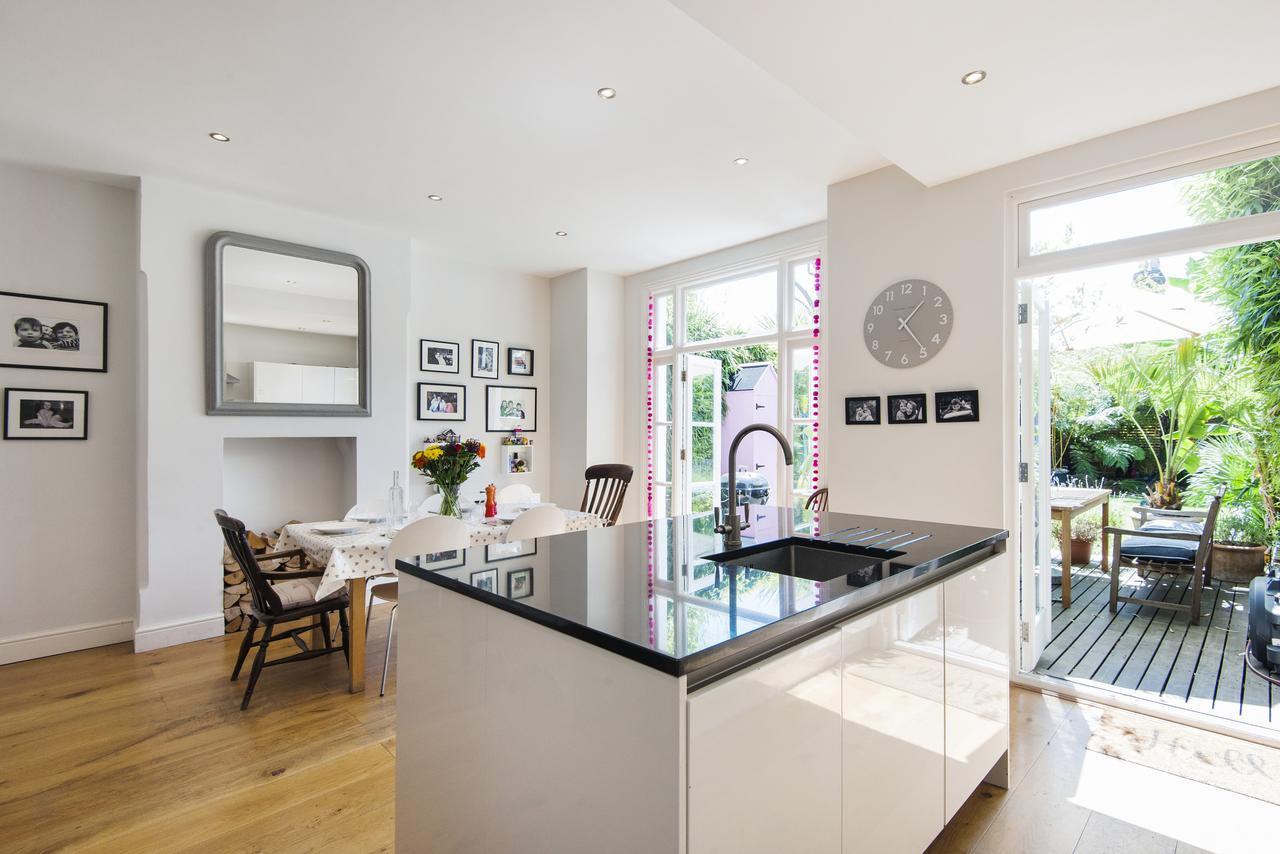 Enchanting Southfields By King George's Park Londra